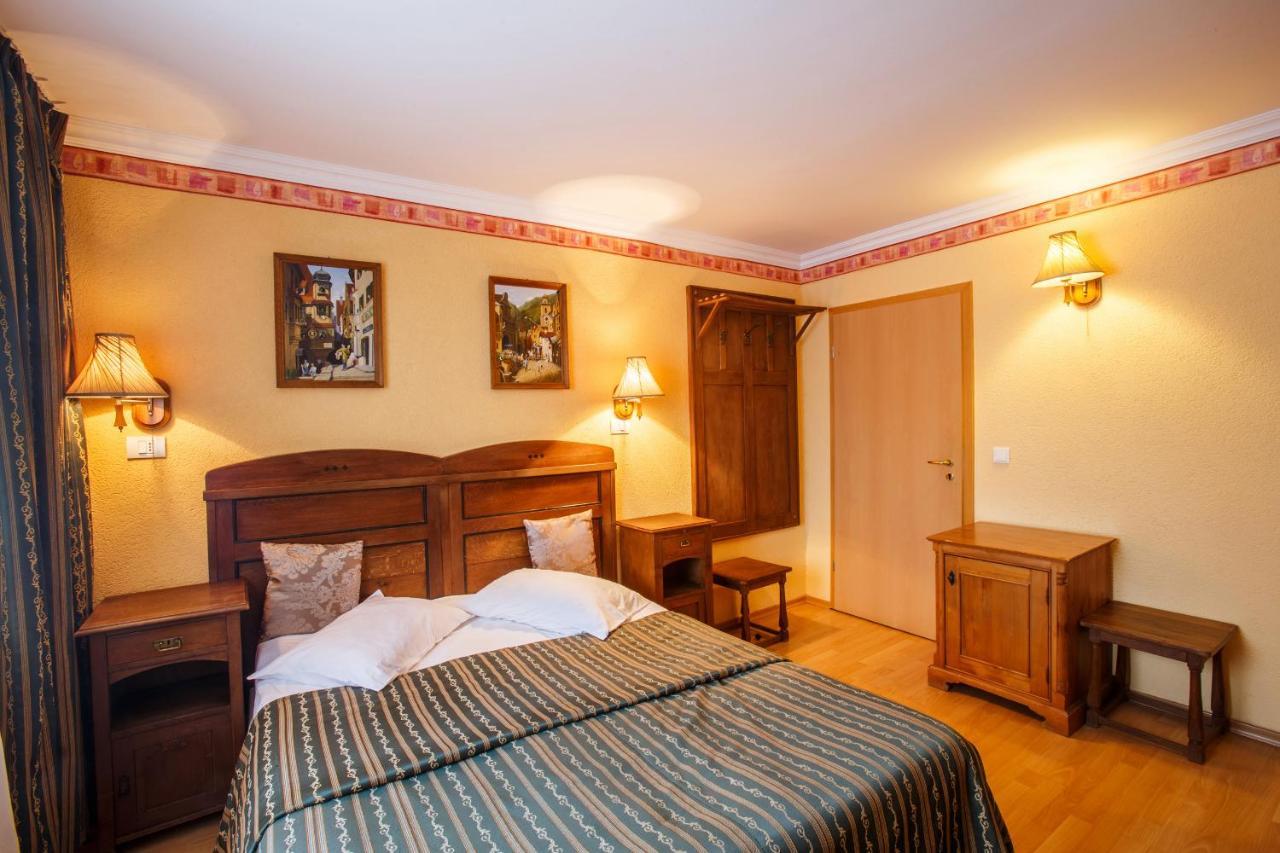 Domeniul Dracula Danes Hotel Exterior photo