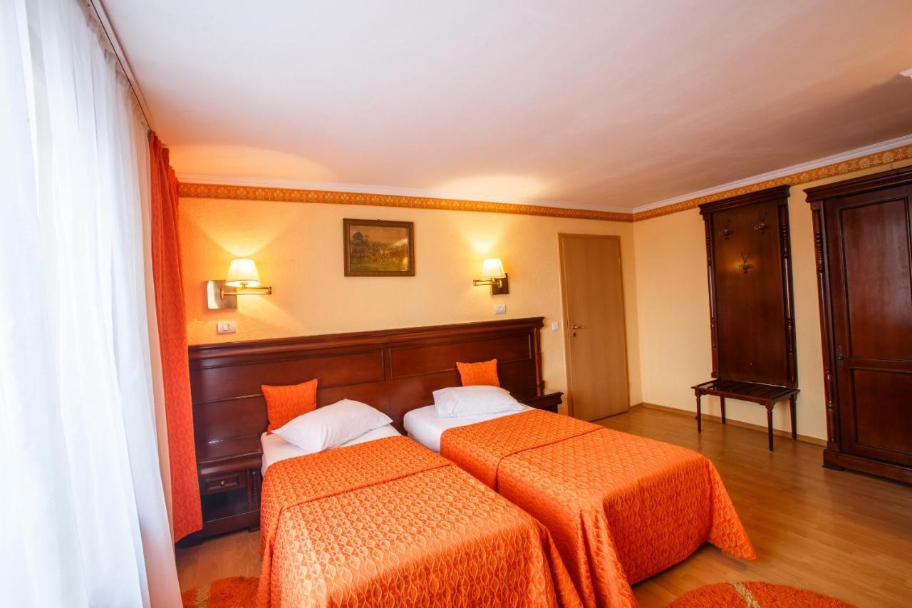 Domeniul Dracula Danes Hotel Exterior photo