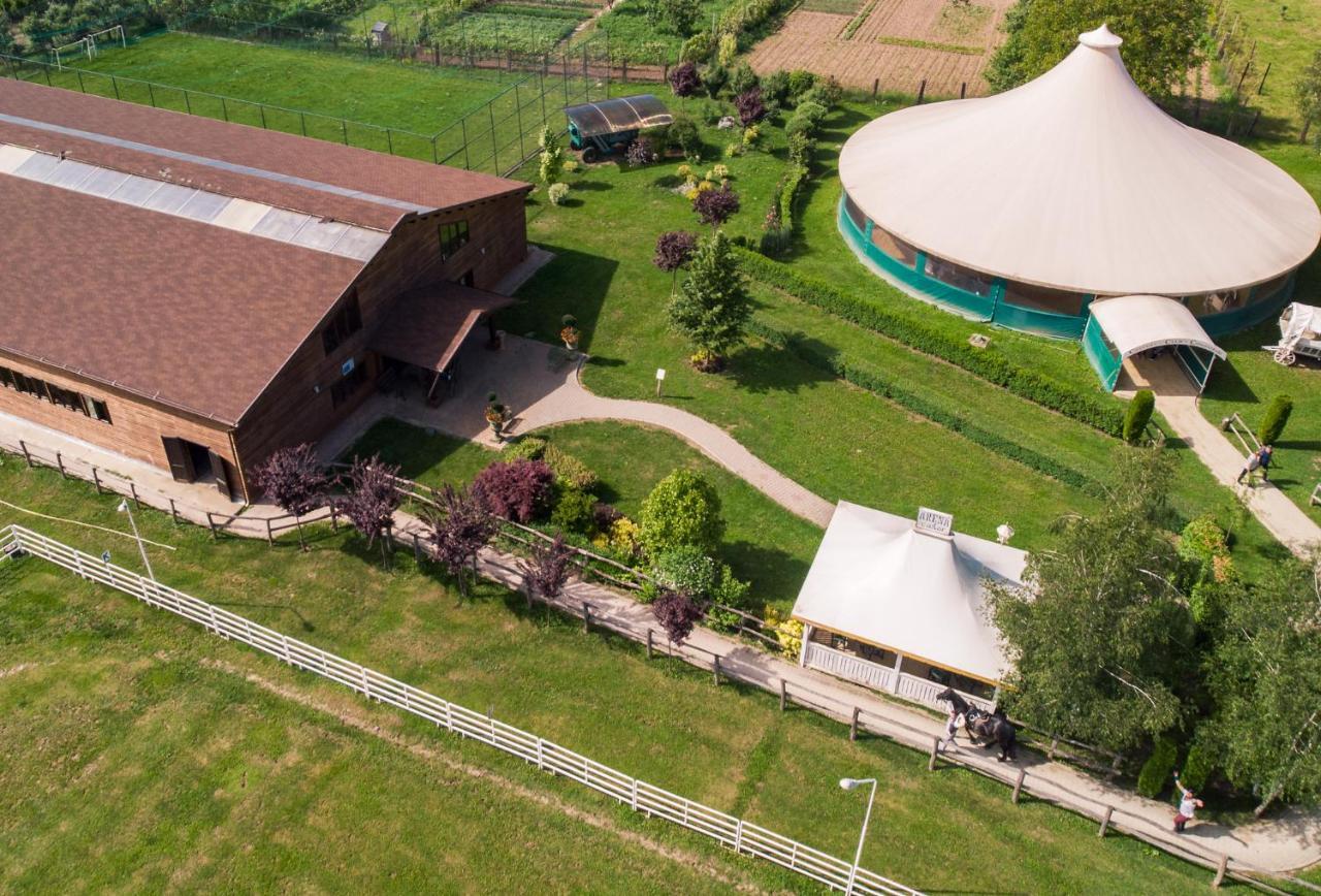 Domeniul Dracula Danes Hotel Exterior photo