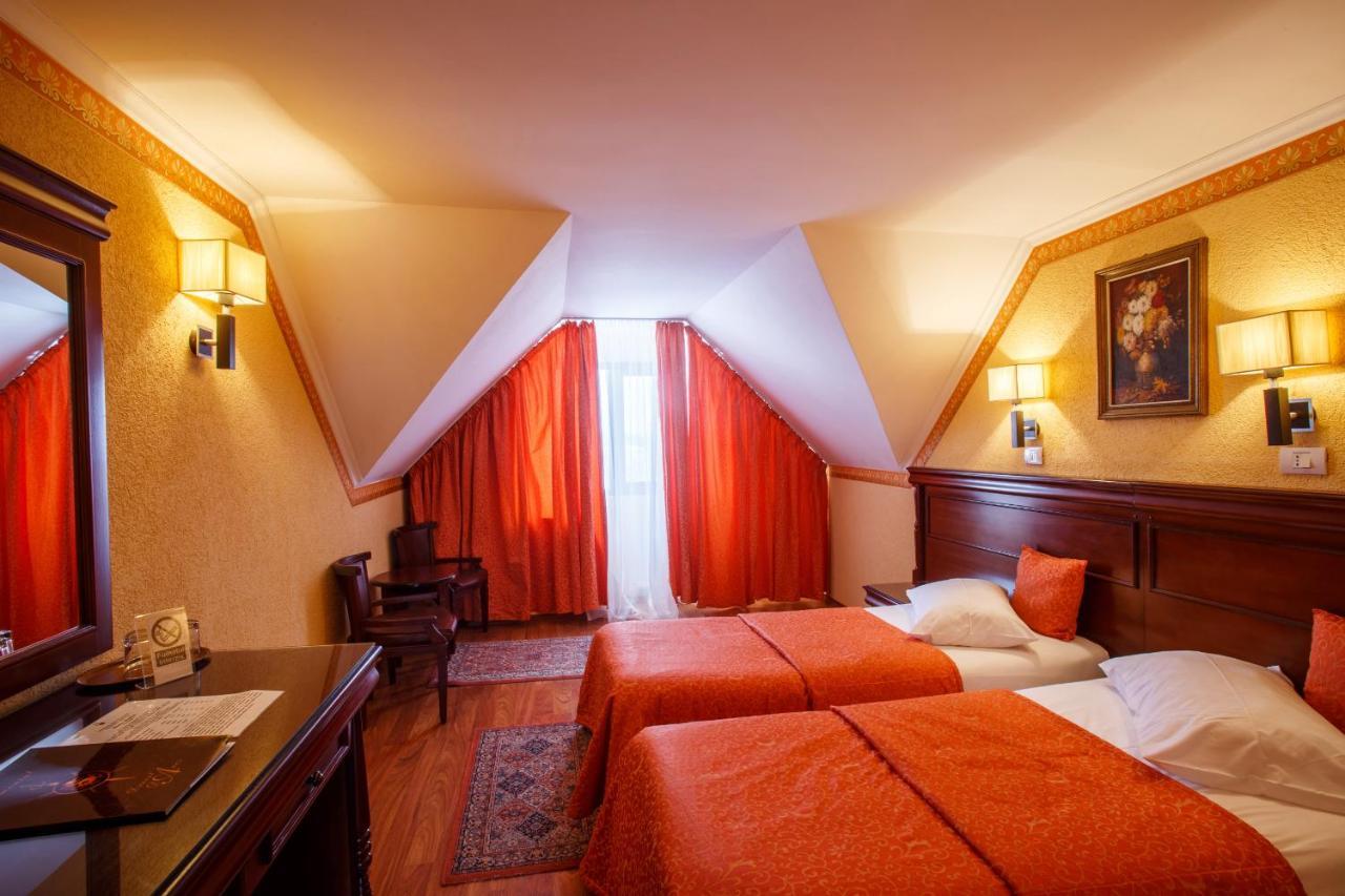 Domeniul Dracula Danes Hotel Exterior photo